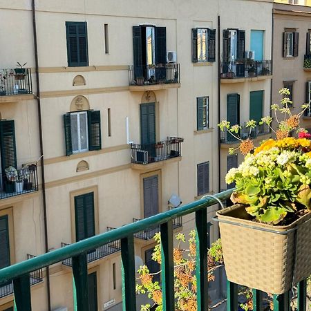 Di Fresco Apartments - Holiday House パレルモ エクステリア 写真